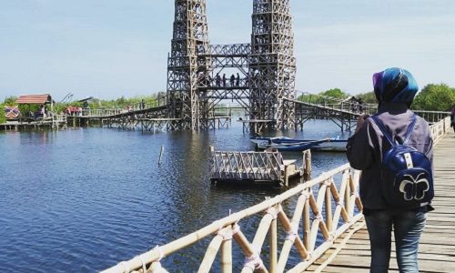 jembatan mangrove wana tirta